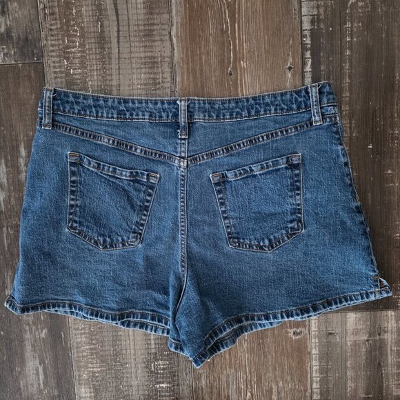 Wild Fable Women's High-rise Midi Jean Short Size 14R - Picture 2 of 7